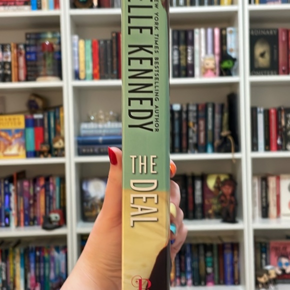 *BRAND NEW* Spicy Hockey Romance Book: The Deal by Elle Kennedy - Picture 2 of 3